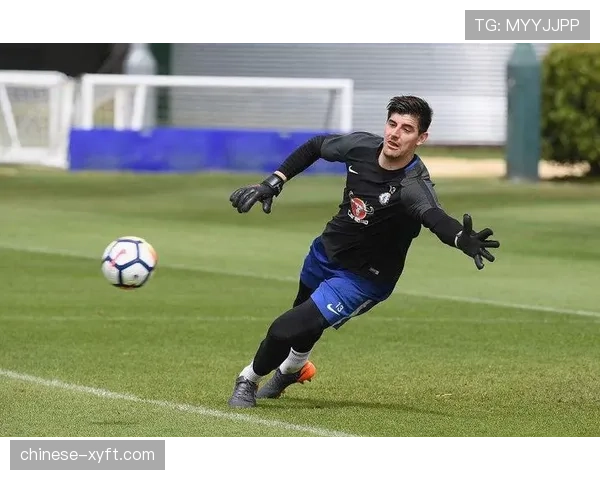 皇马门将状态波动，库尔图瓦出击失误送点打破比赛平衡